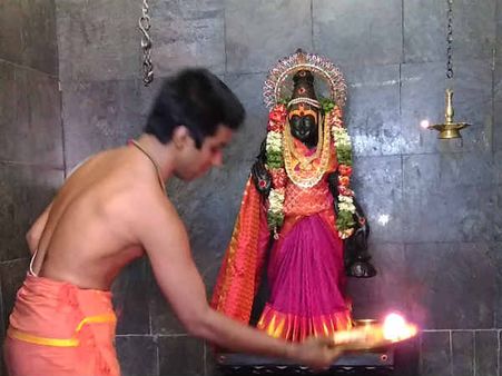 அக்னி பிரவேசம் செய்த ஸ்ரீ வாசவி : தன்வந்திரி பீடத்தில் வாழ்வு தரும் ஸ்ரீ வாசவி ஹோமம்