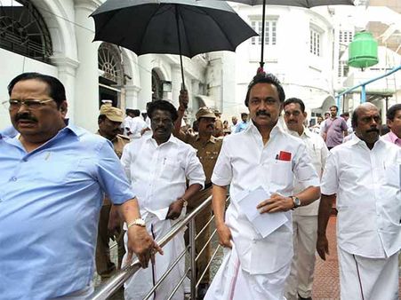 குட்கா விவகாரத்தில் பேச ஸ்டாலினுக்கு அனுமதி மறுப்பு- திமுக வெளிநடப்பு