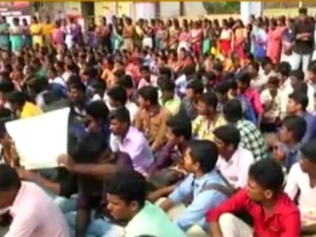கும்பகோணம் அரசுக் கலைக் கல்லூரிக்கு காலவரையற்ற விடுமுறை.. போராட்டம் தீவிரமடைந்ததால் நடவடிக்கை