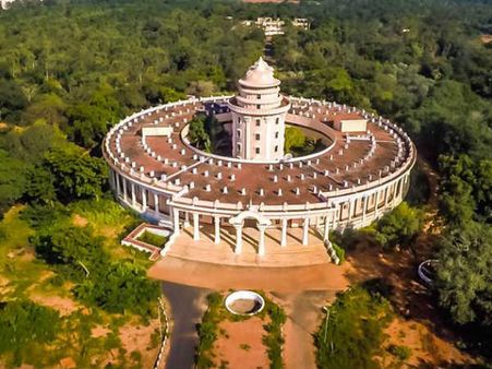 தமிழ் பல்கலைகழகத்தில் இன்று எம்ஜிஆர் சிலை திறப்பு.. ஆளுநர் பங்கேற்பு