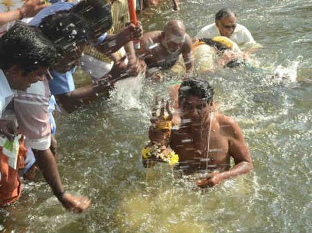 தைப்பூசம்: ஆழ்வார்குறிச்சி சிவசைலபதி பரமகல்யாணி ஆலயத்தில் தெப்பத்திருவிழா