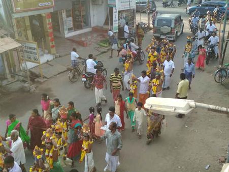 தைப்பூசம்: தமிழ் கடவுள் முருகன் ஆலயங்களில் கோலாகலம் - ஆடி வந்த காவடிகள் 