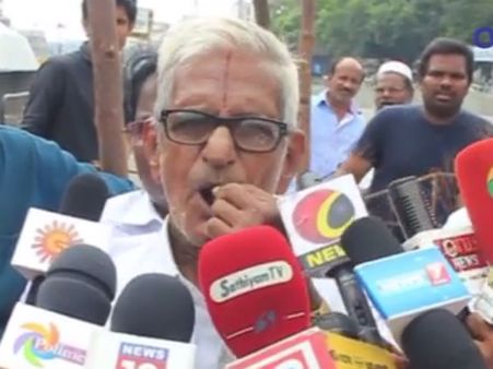 ஜெ. ஒரு குற்றவாளி.. அவரது வீட்டை நினைவு இல்லமாக மாற்றக்கூடாது.. வழக்கு தொடர்ந்தார் டிராபிக் ராமசாமி!