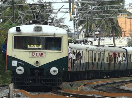 சென்னையில் நாளை வார நாட்களைப்போல் அனைத்து மின்சார, விரைவு ரயில்கள் இயங்கும்!