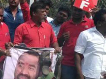 தமிழ்த் தாய் வாழ்த்து விவகாரம்... விஜயேந்திரருக்கு எதிராக தமிழகம் முழுவதும் வலுக்கும் போராட்டம்