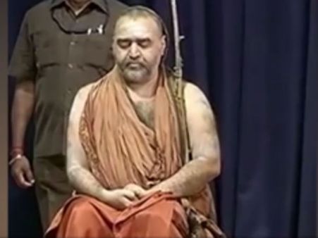 தமிழ்த்தாய் வாழ்த்தை அவமதித்துவிட்டார்.. விஜயேந்திரரை கைது செய்யுங்கள்.. போலீஸில் புகார்!