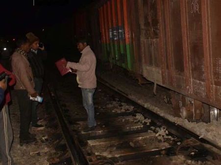 மத்திய பிரதேசத்தில் சரக்கு ரயில் விபத்து.. 10 பெட்டிகள் தடம் புரண்டன!