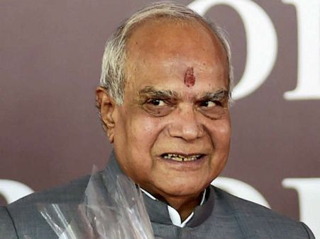 காஞ்சிபுரத்தில் சங்கராச்சாரியார்களுடன் ஆளுநர் பன்வாரிலால் புரோஹித் சந்திப்பு