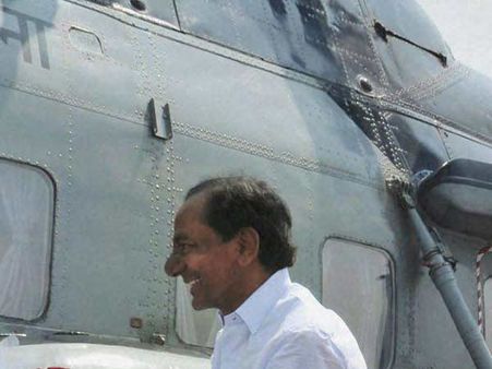 ஹெலிகாப்டரில் தீ அதிர்ஷ்டவசமாக உயிர் தப்பிய சந்திரசேகரராவ்!