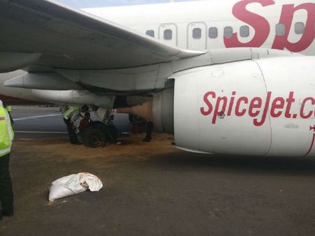 சென்னை விமான நிலையத்தில் என்னதான் நடக்கிறது.. அடுத்தடுத்து அவசரமாக தரையிறங்கிய விமானங்களால் பரபரப்பு