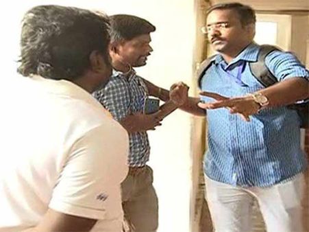 ஒரு வேளை தீபா இல்லாத நேரமா பார்த்து போலி அதிகாரியை மாதவனே வரசொல்லியிருப்பாரோ?