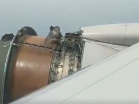 பறக்கும் போதே கழன்று விழுந்த விமான என்ஜின்.. 363 பேரின் வாழ்க்கையில் விளையாடிய சிறிய போல்ட்!