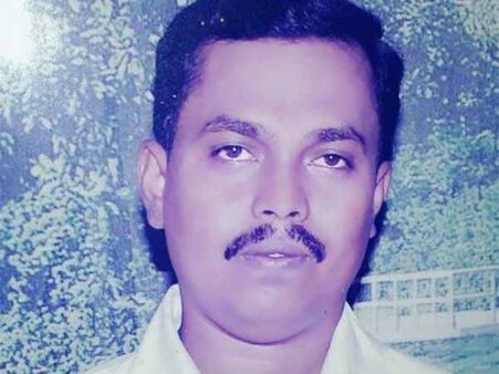 அதிகாரிகள் திட்டியதால் மனமுடைந்த வரைவாளர்... தூக்கிட்டு தற்கொலை!