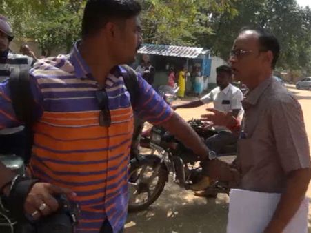 போட்டோகிராபரை அடிக்கப் பாய்ந்த எச்.ராஜாவின் சகோதரர் சுந்தர்.. நீதிமன்ற வளாகத்தில் பரபரப்பு!