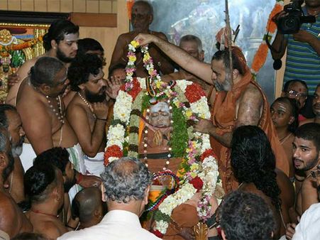 பாலாற்றங்கரையில் மகா பெரியவருக்கு அருகில் ஜெயேந்திரருக்கு சமாதி!