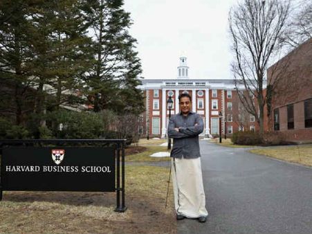 ரஜினியின் ஆன்மீக அரசியல் காவி அரசியலாக இருக்காது என நம்புகிறேன்... கமல்