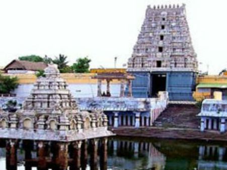 காமாட்சி அம்மன் கோவில் நடை திறப்பு.. பூஜைகள் மட்டும் நடைபெறவில்லை