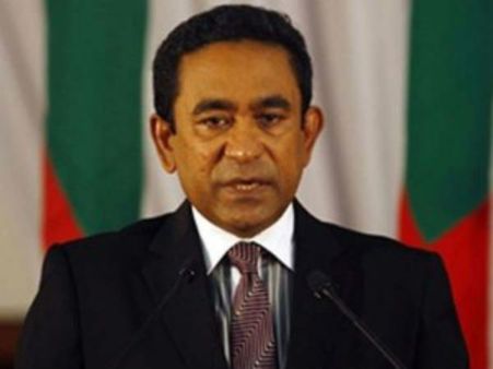 மாலத்தீவில் அவசர நிலை பிரகடனம்- அதிபர் யாமின் அதிரடி உத்தரவு! உச்சநீதிமன்றத்தை கைப்பற்றியது ராணுவம்!