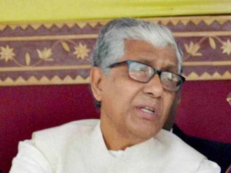 இந்தியாவிலேயே மிகவும் எளிமையான முதல்வர் மாணிக் சர்க்கார்தான்.. மீண்டும் சொத்து விவரம் வெளியீடு!