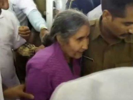 ராஜஸ்தானில் பயங்கர சாலை விபத்து.. மோடி மனைவி யசோதாபென் காயங்களுடன் உயிர்தப்பினார்.. டிரைவர் பலி