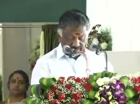 ஸ்கூட்டர் வழங்கும் திட்டத்தில் வரவேற்புரையாற்றி ஓ.பிஎஸ்ஸின் சுவாரஸ்ய பேச்சு!