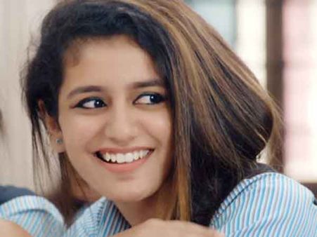 வழக்குகளை ரத்து செய்யுங்க.... புருவ புயல் பிரியா வாரியர் உச்சநீதிமன்றத்தில் மனு