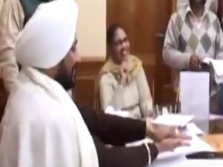 யாருக்கு அரசு வேலை? டாஸ் போட்டு முடிவு செய்த அமைச்சர்! வீடியோவால் சர்ச்சை