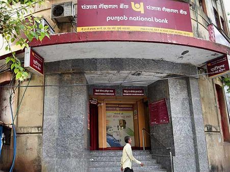 11,400 கோடி மோசடி எதிரொலி: 72 மணிநேரத்தில் பஞ்சாப் நேஷனல் வங்கியின் 18000 ஊழியர்கள் அதிரடி மாற்றம்!