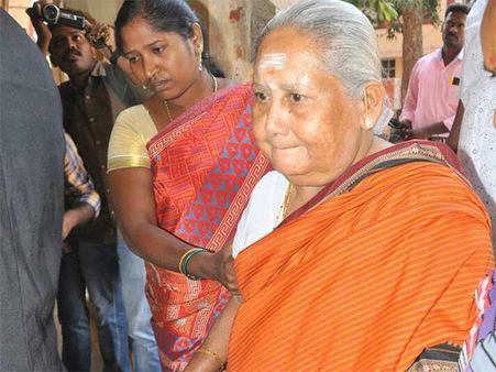 ஜெ. மரண விவகாரம்: ஆறுமுகசாமி கமிஷனில் போயஸ்கார்டன் சமையலர் ராஜம்மாள் ஆஜர்