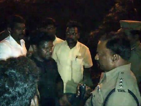 ரவுடிகளாக மாறி பார்ட்டிக்கு போன போலீஸ்.... இப்படியும் கூட சீக்ரெட் ஒப்பந்தம் இருக்குமோ?