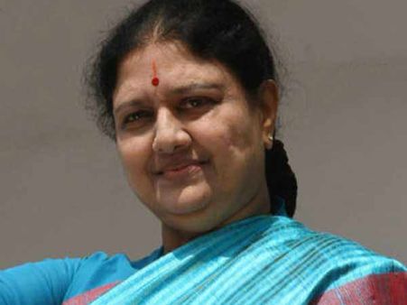 என் மீதான புகார் ஆவணங்களை தாங்க.. பிரமாண பத்திரம் தாக்கல் செய்றேன்.. விசாரணை கமிஷனில் சசிகலா மனு!