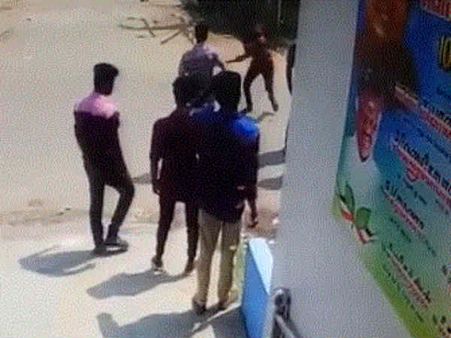 கல்லூரிக்குத் தேர்வெழுத வந்த மாணவருக்கு அரிவாள் வெட்டு : போலீஸார் தீவிர விசாரணை