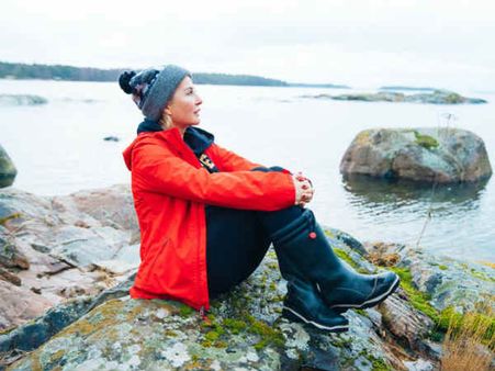 நீர் சூழ் சொர்க்கம்.. மனதை மயக்கும் மகளிர் மட்டும் தீவு!