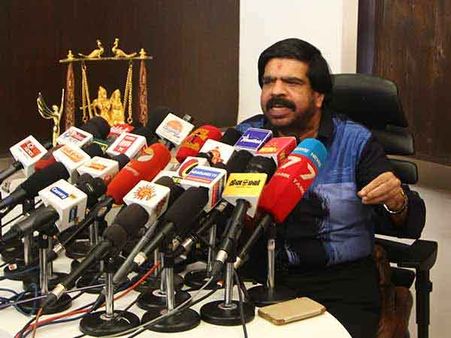 கொள்கை வேறாக இருந்தாலும் கமல் ஒரு பண்பாளர்... சபாஷ் போடும் டி.ராஜேந்தர்!