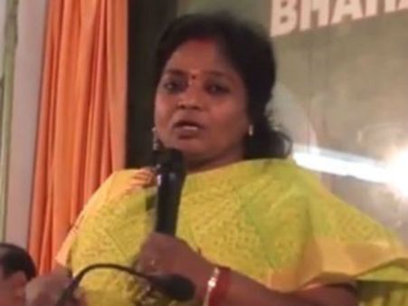 கலைவாணர் அரங்கிற்குள் போக வாக்குவாதம்... ஆளுநர் மாளிகையில் மோடியை சந்தித்தார் தமிழிசை!