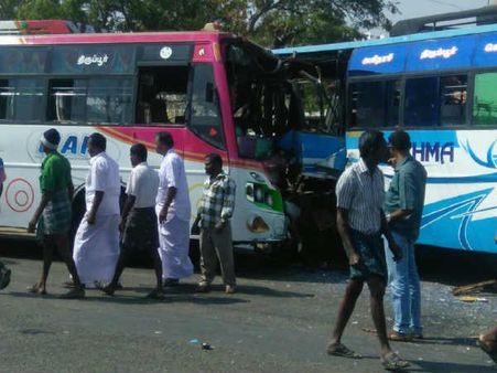 திருப்பூர் அருகே தனியார் பேருந்துகள் நேருக்கு நேர் மோதி விபத்து: 2 பெண்கள் பலி - 40 பேர் படுகாயம்