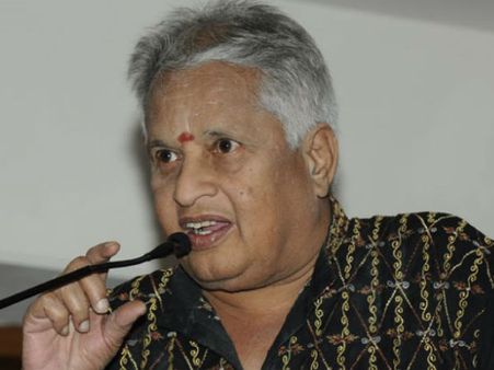 தயவு செய்து கமல்ஹாசனை பற்றி மட்டும் எதுவும் கேட்காதீர்கள்.. கையெடுத்து கும்பிட்ட இயக்குநர் ‘விசு‘