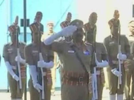 திருவள்ளூர்: பணியின்போது உயிரிழந்த தலைமை காவலர் உடல் அரசு மரியாதையுடன் அடக்கம்