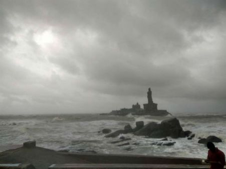 அடடே.. அடிக்கிற வெயிலுக்கு நடுவே குமரி கடற்பகுதியில் உருவான குறைந்த காற்றழுத்த தாழ்வு நிலை!