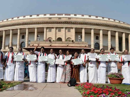 காவிரி: அதிமுக எம்பிக்கள் தற்கொலைதான் அடம் பிடிக்க வேண்டாம்...ஜஸ்ட் பதவியை ராஜினாமா செய்தாலே போதுமே!