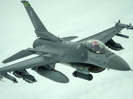 ஒளிரும் விளக்குடன் சென்றது ஏலியன்களின் பறக்கும் தட்டா?... மலைத்து போன அமெரிக்க பைலட்டுகள்!