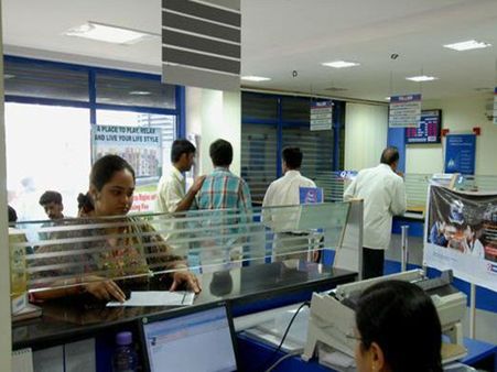 தொழிலதிபர் என்ற போர்வையில் வங்கியில் கடன் வாங்கி ஏப்பம் விட்ட 