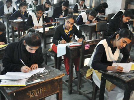 கேள்வித்தாள் லீக்கான சிபிஎஸ்இ பிளஸ் டூ பொருளாதார பாடத்திற்கு ஏப்ரல் 25-ம் தேதி மறுதேர்வு