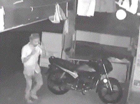 செல்போன் கடையில் திருட்டு... திருடனை போலீசில் மாட்ட வைத்த ‘வெள்ளைக் கவர்’!