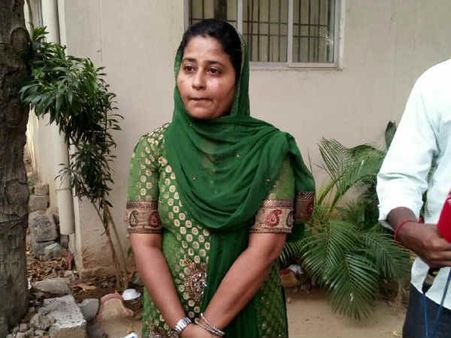 பள்ளிவாசல் முன் பெண் போராட்டம்: அதிமுக எம்பி அன்வர் ராஜாவின் மகன் திருமணம் நிறுத்தம்