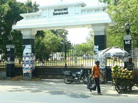 காமராஜர் நினைவிட பராமரிப்பில் அலட்சியம், ஜெ. நினைவிடத்திற்கு ரூ. 50 கோடி... கொந்தளிப்பில் காங்