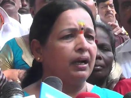 டிடிவி தினகரன் கட்சி பெயரில் ஏன் திராவிடம் இல்லை.. சி.ஆர்.சரஸ்வதி சொன்ன 'அசத்தல்' விளக்கம்