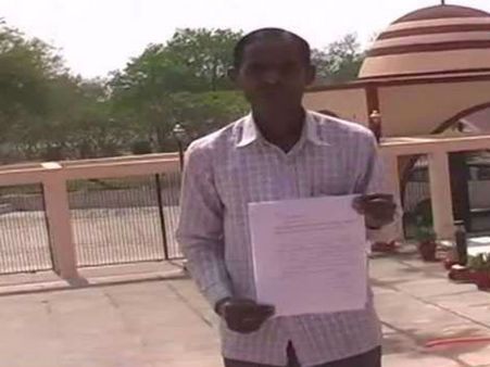 உயிரோடு இருப்பவரை இறந்து விட்டதாக அறிவிப்பு... உ.பி. பேங்க்கில் நடந்த குழப்பம்!