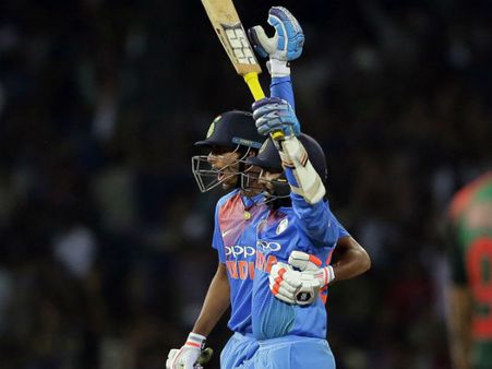 ஒரே நாளில் சூப்பர் ஹீரோ.. தினேஷ் கார்த்திக்கை இயக்குனர் சங்கர் எப்படி வாழ்த்தினார் தெரியுமா?