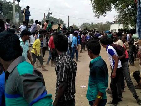 ஓசூர் அருகே நடைபெற்ற எருதாட்டம்-அமைச்சர் பாலகிருஷ்ணன் தொடங்கி வைத்தார்